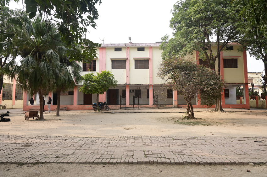 Tilak dhari College