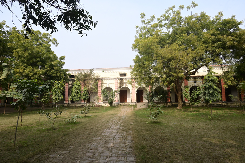 Tilak dhari College