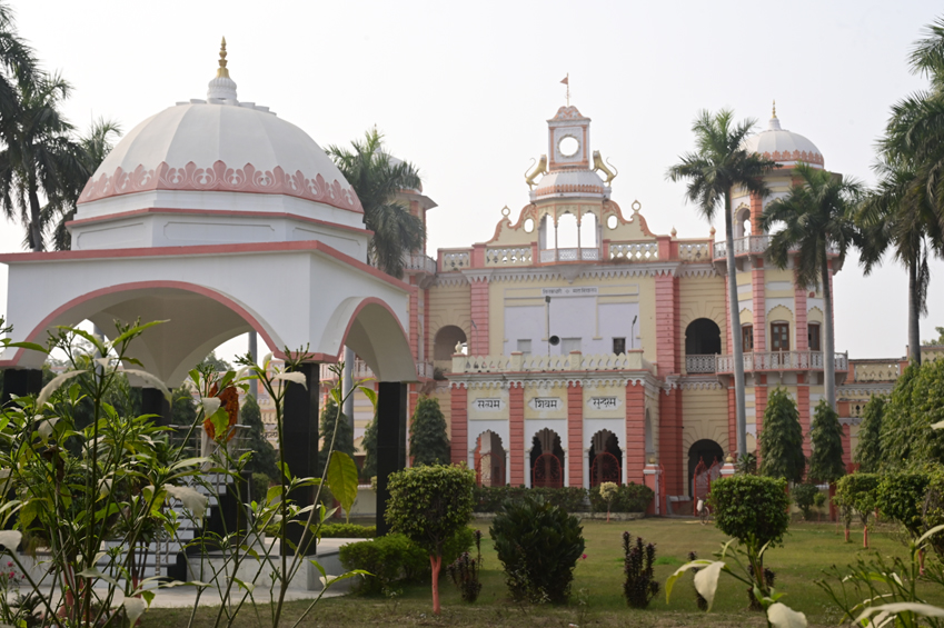 Tilak dhari College